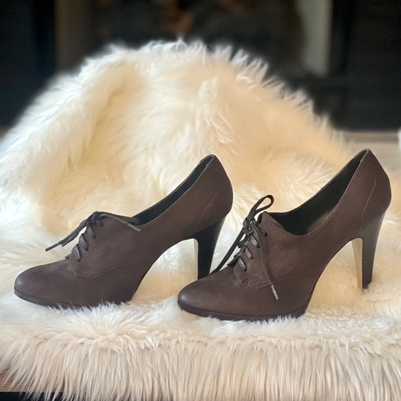 NEW NINE WEST BROWN SUEDE OXFORD HEELS - Picture 1 of 4